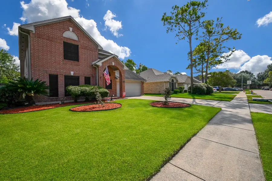 1013 Chesterwood Drive, Pearland, TX 77581 - Image #2