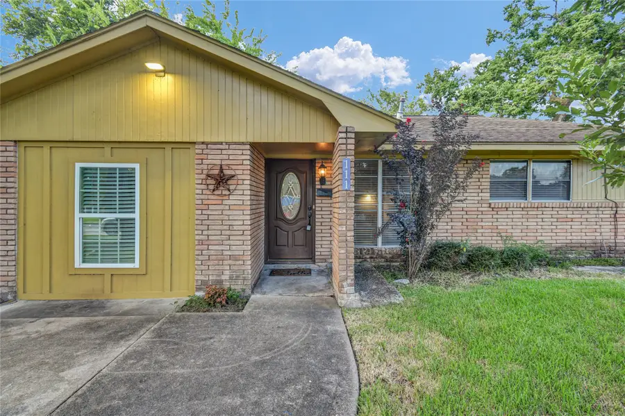 111 Mimosa Street, Lake Jackson, TX 77566 - #3