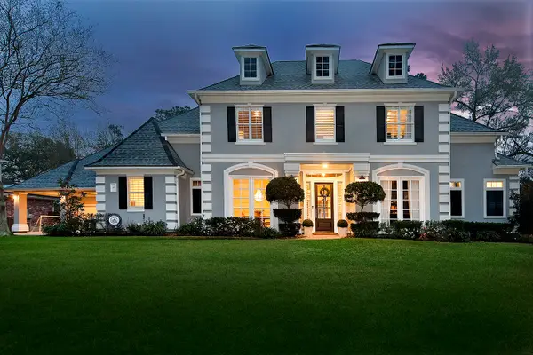 2 Graceful Elm Court, The Woodlands, TX 77381