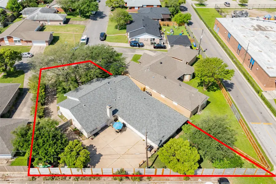 2700 E Palm Circle, Galveston, TX 77551 - Image #2