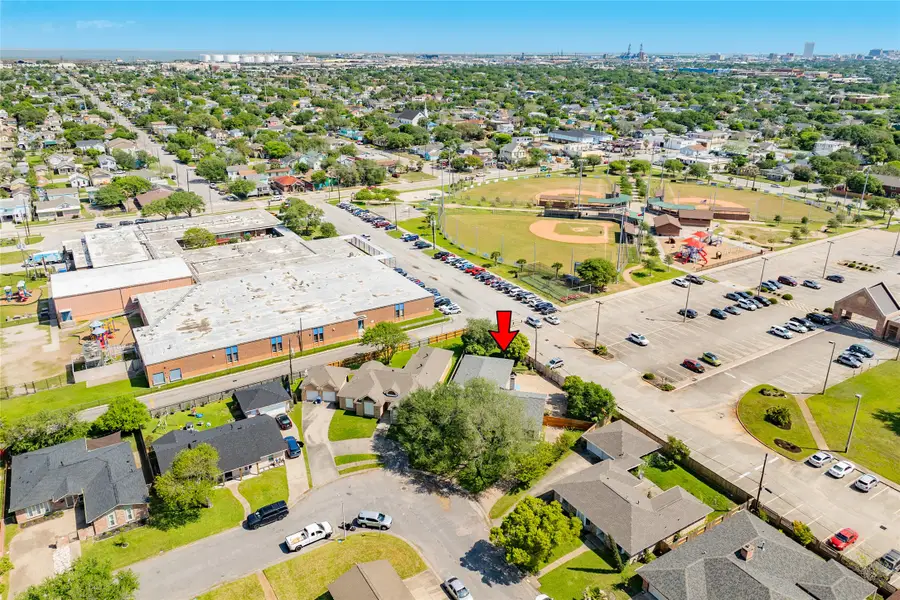 2700 E Palm Circle, Galveston, TX 77551 - Image #3