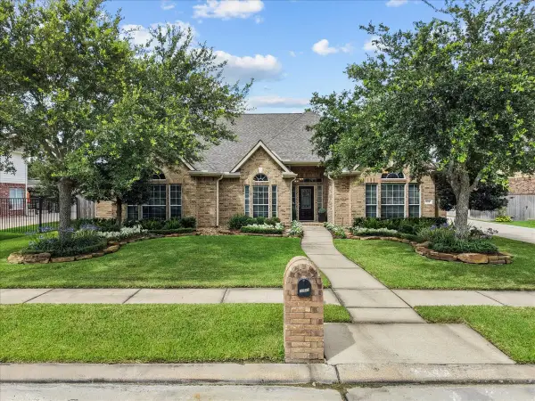 1731 Round Rock Street, Friendswood, TX 77546