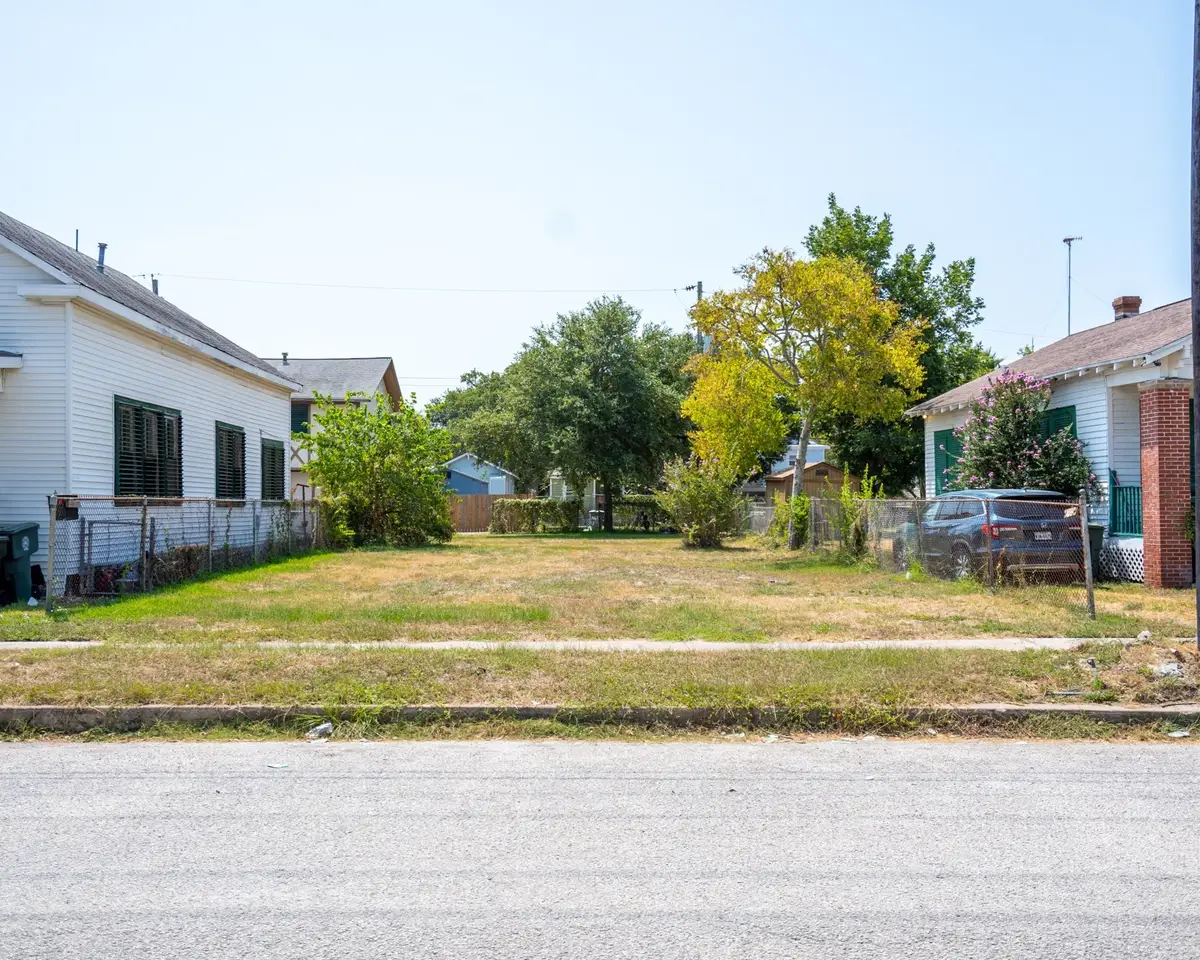 3615 Avenue N, Galveston, TX 77550 - #1