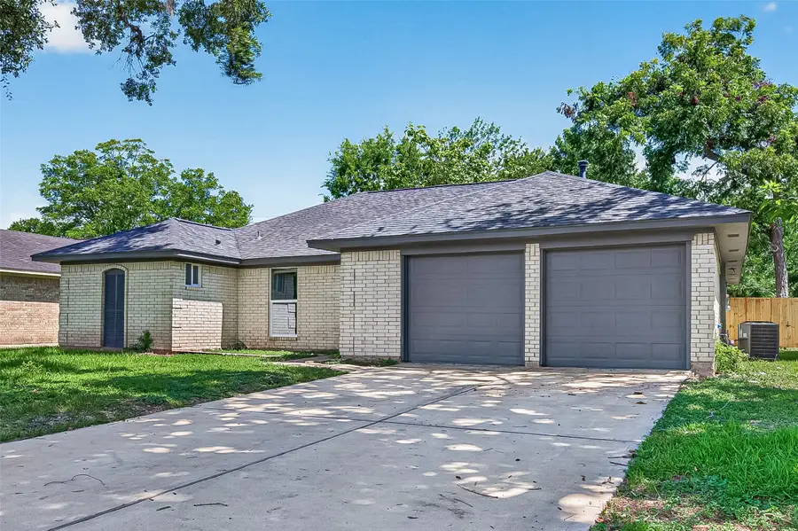 509 Southern Oaks Drive, Lake Jackson, TX 77566 - #3
