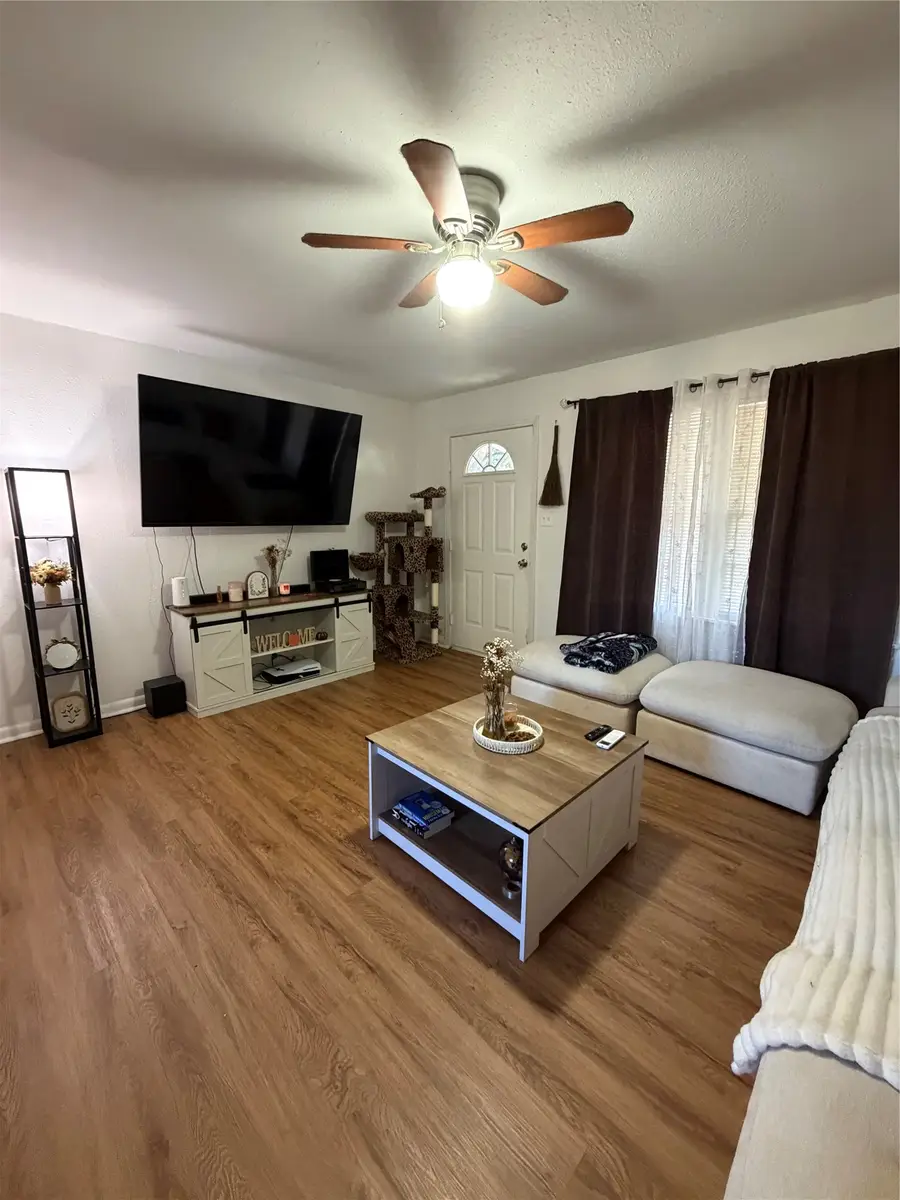 205 E Johnson, Cuero, TX 77954 - #3
