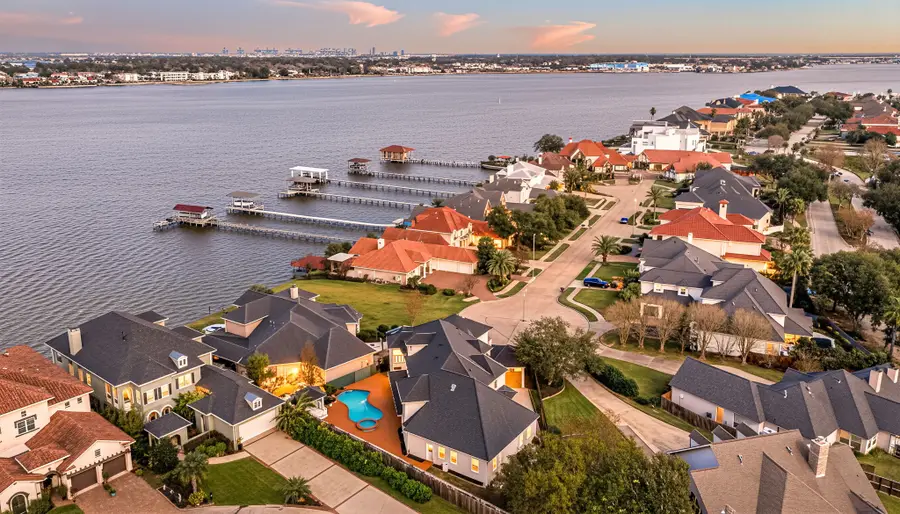 1002 Island View, Kemah, TX 77565 - Image #2