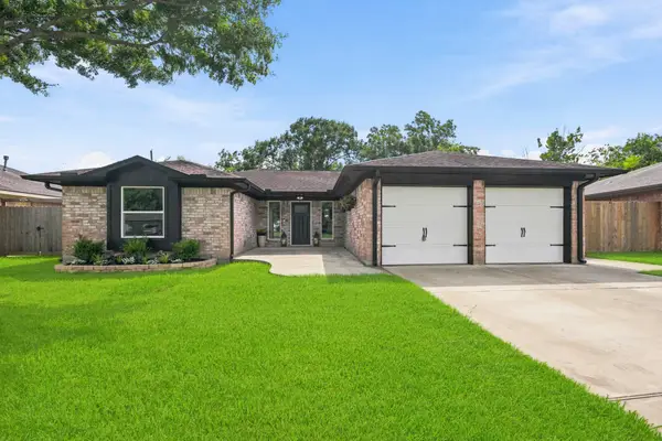1915 Michele Drive, Sugar Land, TX 77498