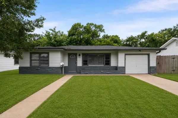 921 22nd Avenue N, Texas City, TX 77590