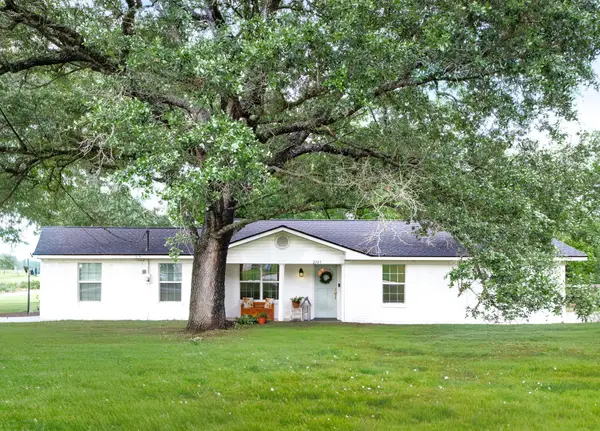 2103 Holly Street, East Bernard, TX 77435