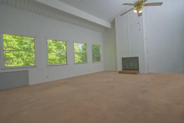 30 Lakeway Street, Conroe, TX 77304