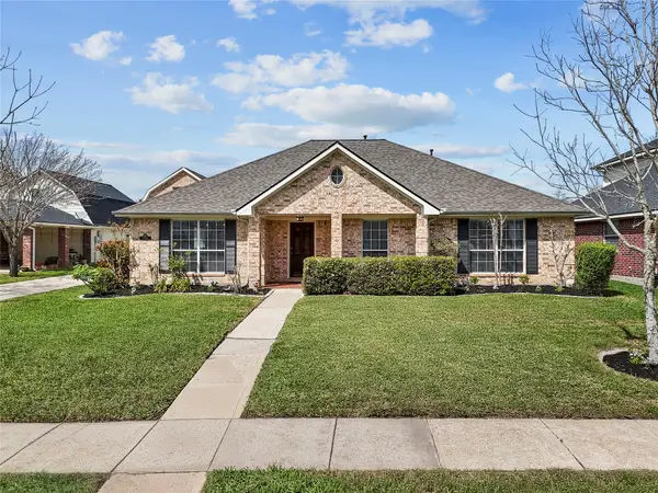 2304 Meadows Boulevard, League City, TX 77573