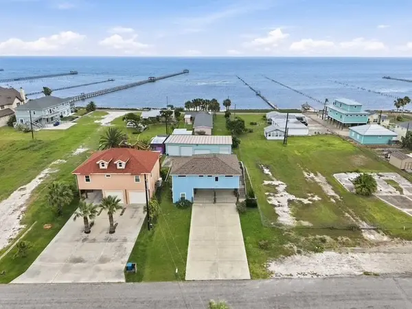 1306 S Magnolia Street, Rockport, TX 78382