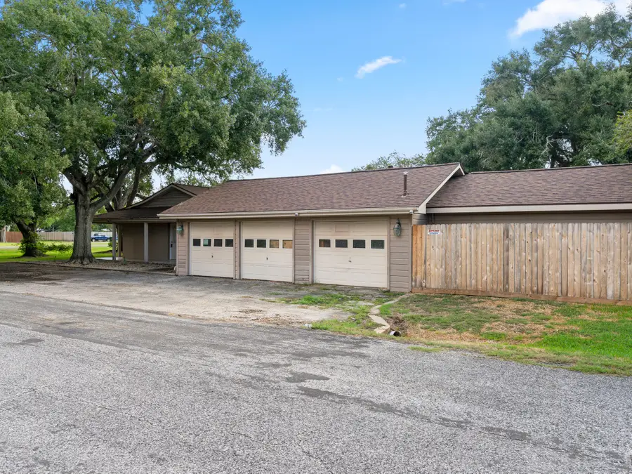 900 6th Street, Bay City, TX 77414 - #2