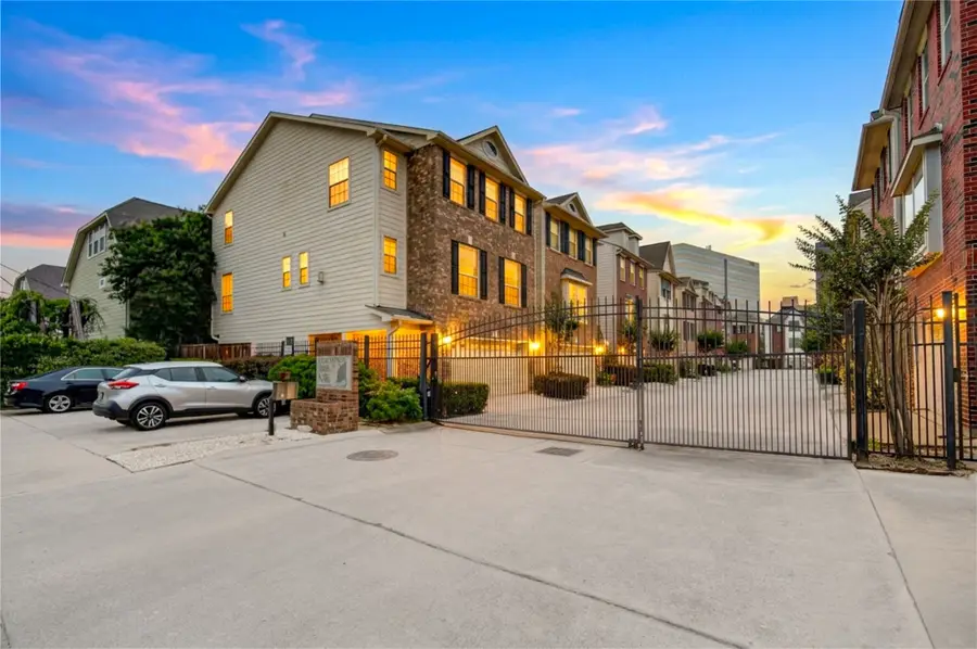 2607 Enclave At Shady Acres Court, Houston, TX 77008 - #3