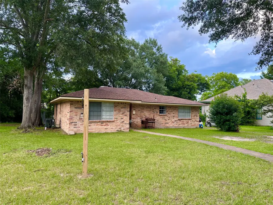 213 E Rhodes Avenue, Lufkin, TX 75901 - #2