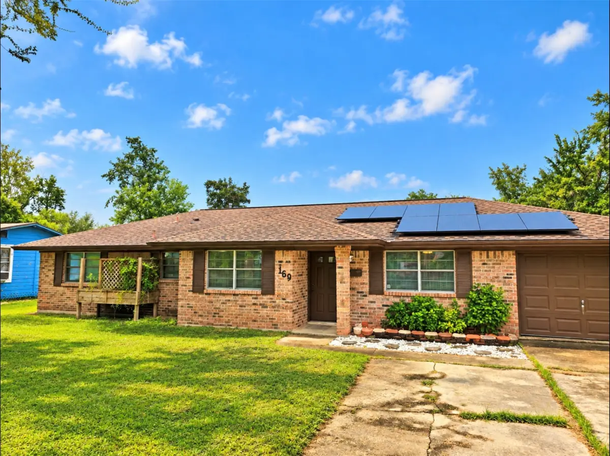 1169 E Kyle Road, Clute, TX 77531 - #1