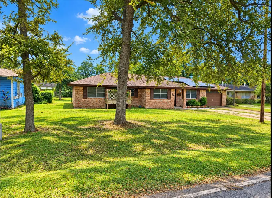 1169 E Kyle Road, Clute, TX 77531 - #3