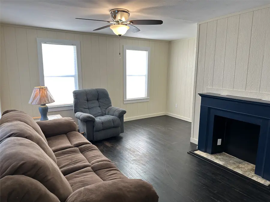 708 Lavaca Street, Yoakum, TX 77995 - #3