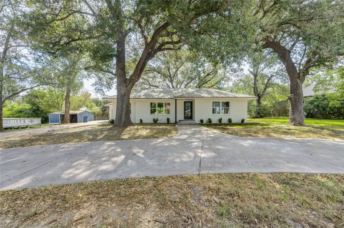 713 S Holland Street, Bellville, TX 77418 - #1