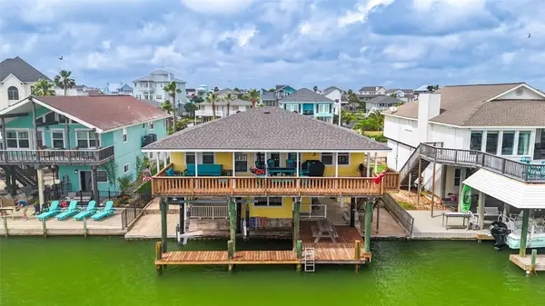 1319 Maui Drive, Tiki Island, TX 77554