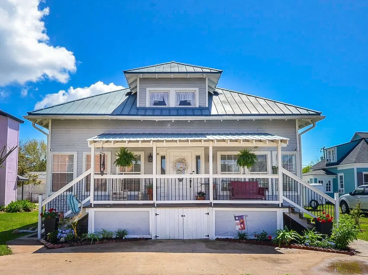 205 Main Street, Palacios, TX 77465 - #1