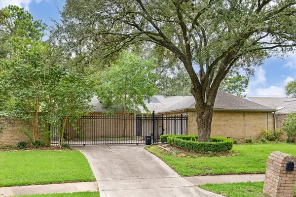 1706 Cherry Bend Drive, Houston, TX 77077