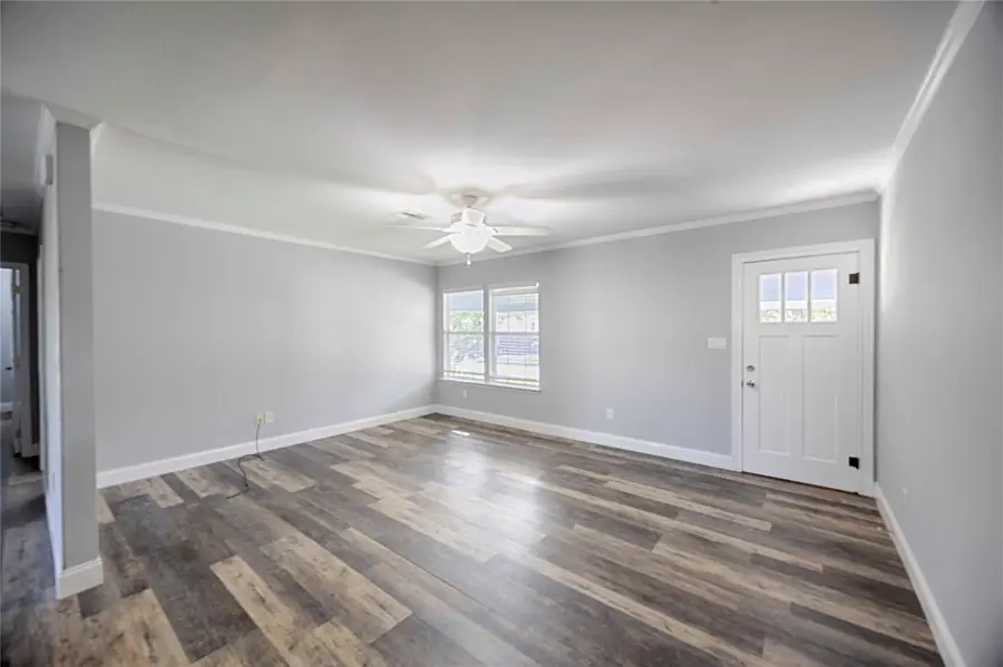 107 Crockett Street, Hallettsville, TX 77964 - Image #3