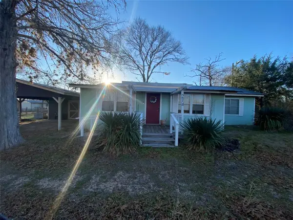 214 Houston Avenue, Somerville, TX 77879