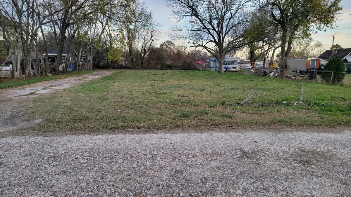 2716 Southmore Avenue, Pasadena, TX 77502 - Image #1