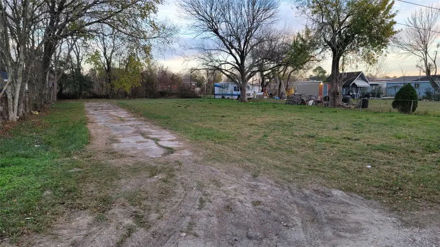 2716 Southmore Avenue, Pasadena, TX 77502 - Image #2