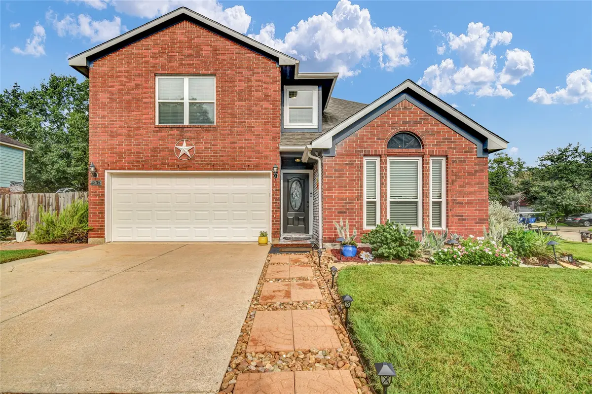 257 N Ranch House Road, Angleton, TX 77515 - #1