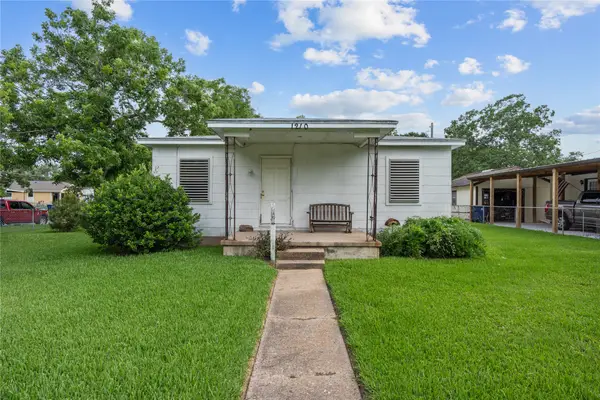1210 10th Avenue N, Texas City, TX 77590
