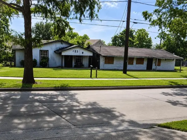 9203 W Montgomery Road, Houston, TX 77088