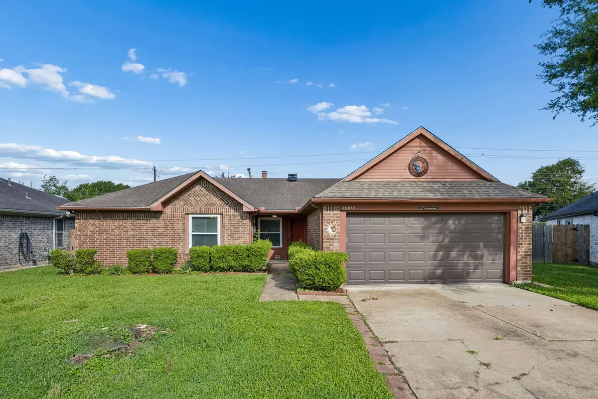 10819 E Linwood Drive, La Porte, TX 77571 - #1