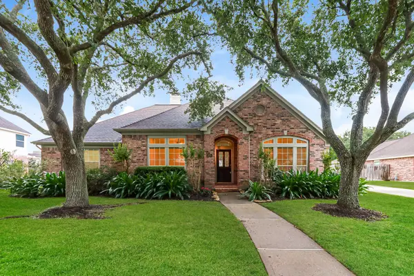 405 Meadow Bend Drive, Friendswood, TX 77546