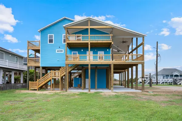 877 Alberdie Drive, Crystal Beach, TX 77650