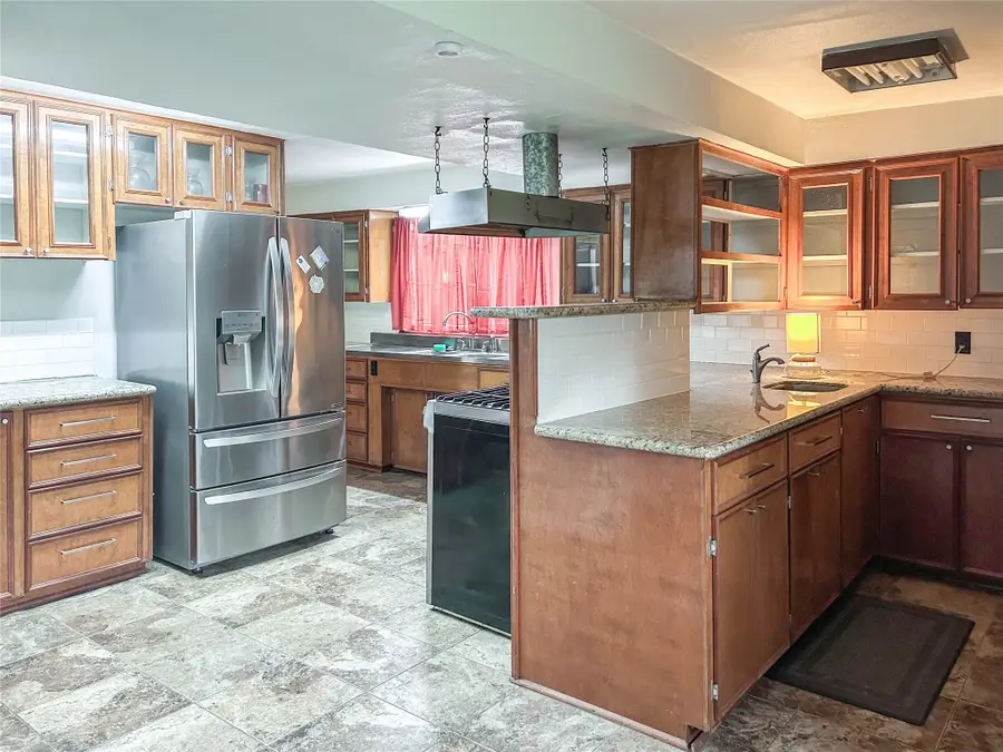 530 Circle Way, Lake Jackson, TX 77566 - #3