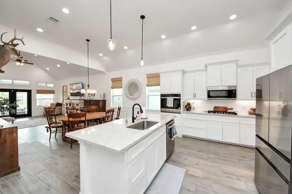 111 Alder Loop, Anahuac, TX 77514