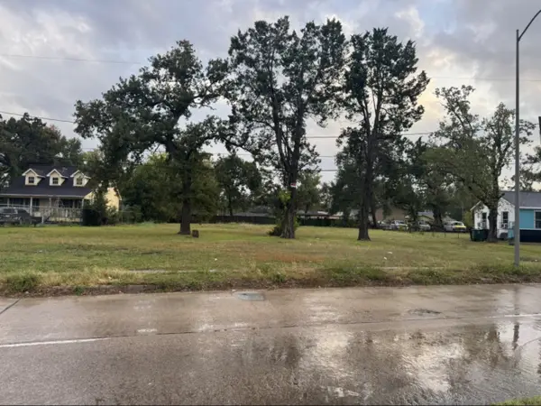 6714 E Crosstimbers Street, Houston, TX 77028