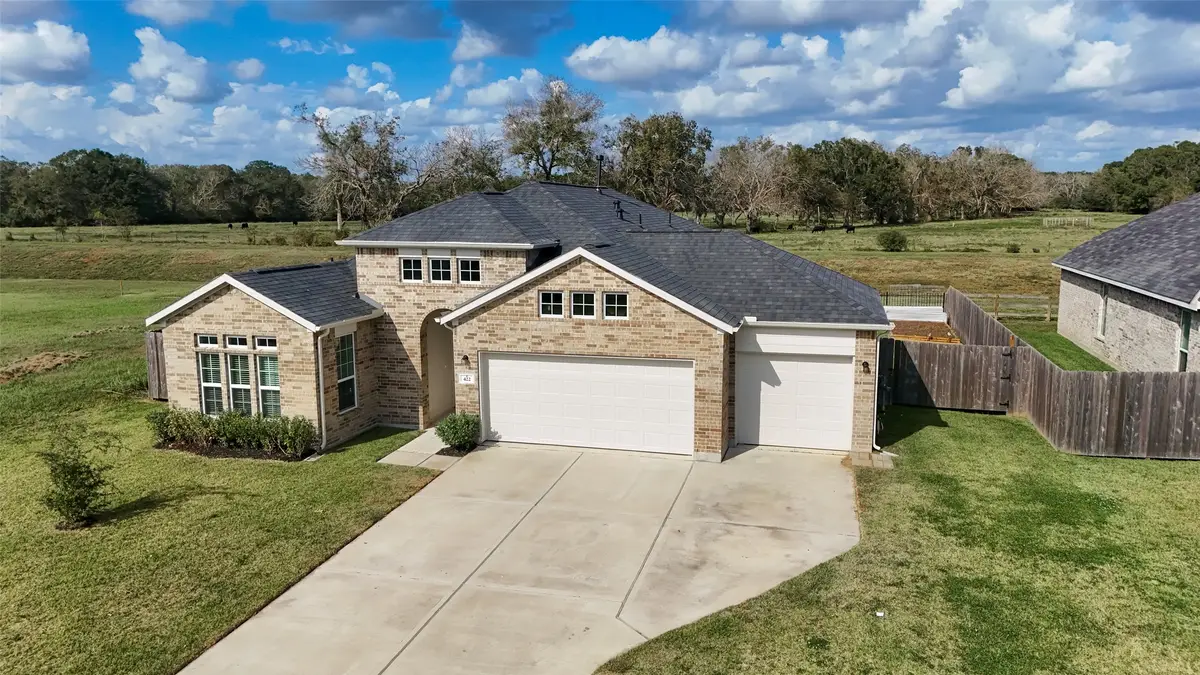 422 Wellshire Drive, West Columbia, TX 77486 - Image #1