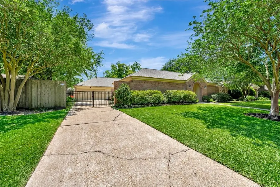 15518 Pleasant Valley Road, Houston, TX 77062 - #2