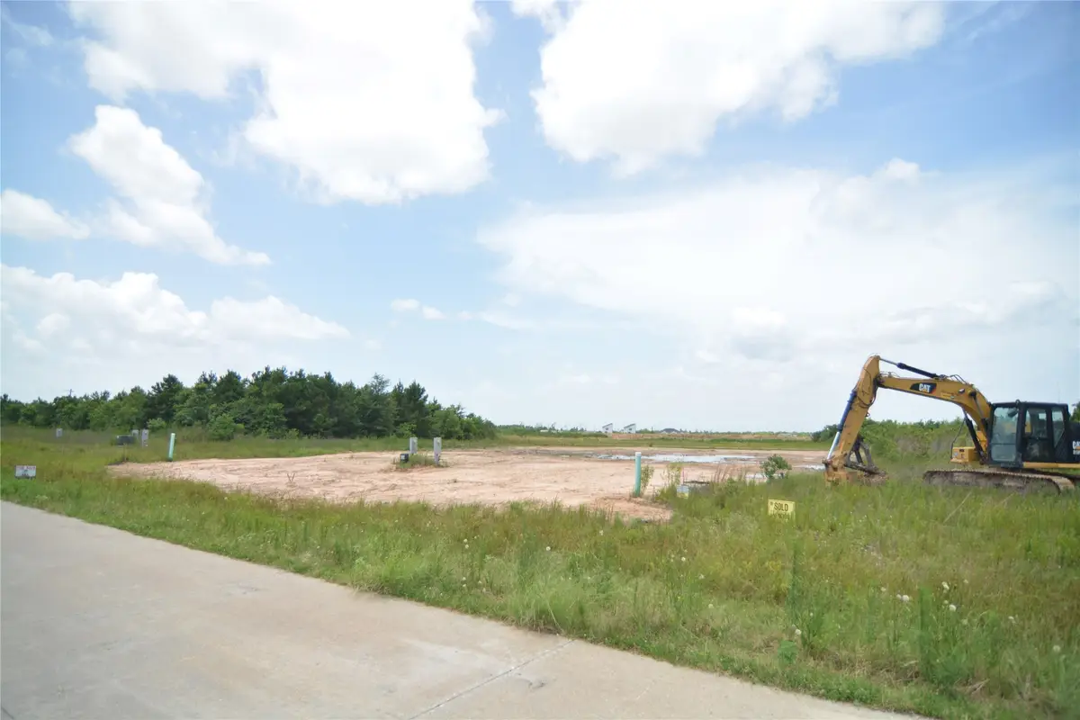 7716 Amanda Dr, Cleveland, TX 77327 - Image #1