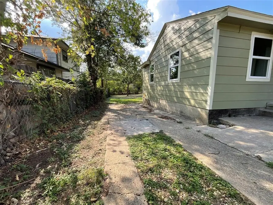 1801 Lawther Drive, River Oaks, TX 76114 - Image #2