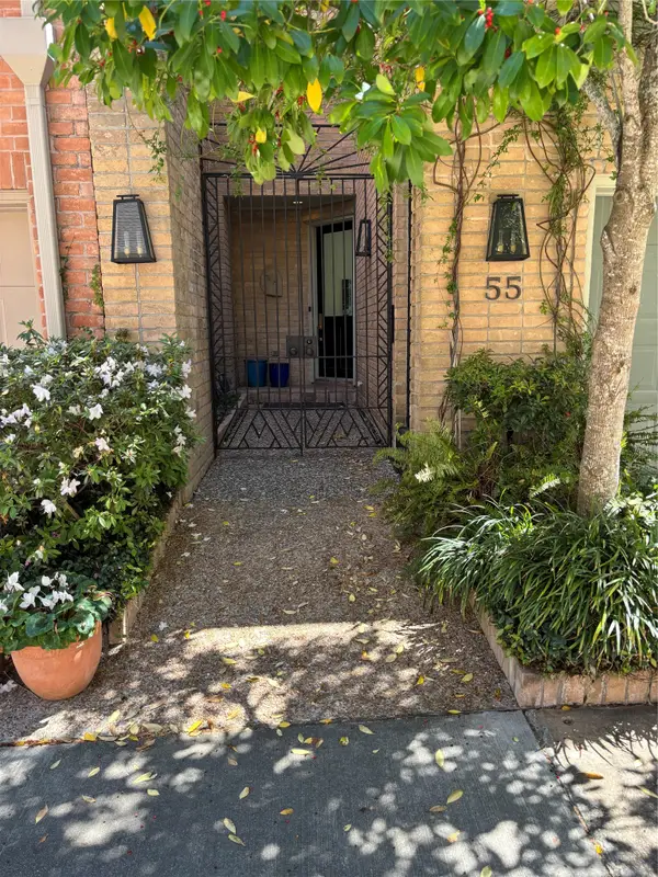 10 S Briar Hollow Lane #55, Houston, TX 77027