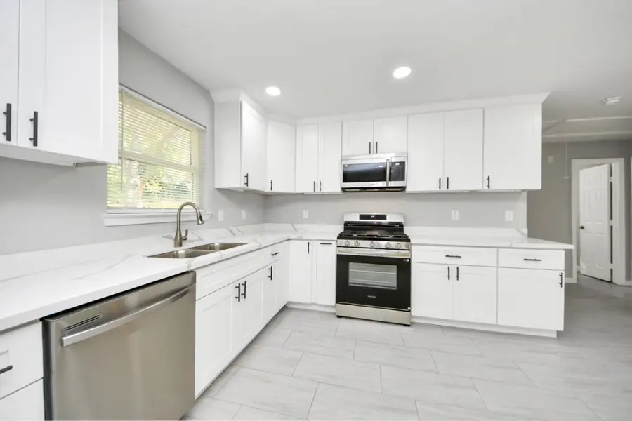 5823 Southgood Street, Houston, TX 77033 - #3