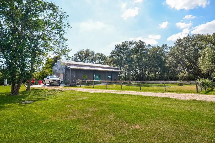 7834 County Road 255, Damon, TX 77430 - #3
