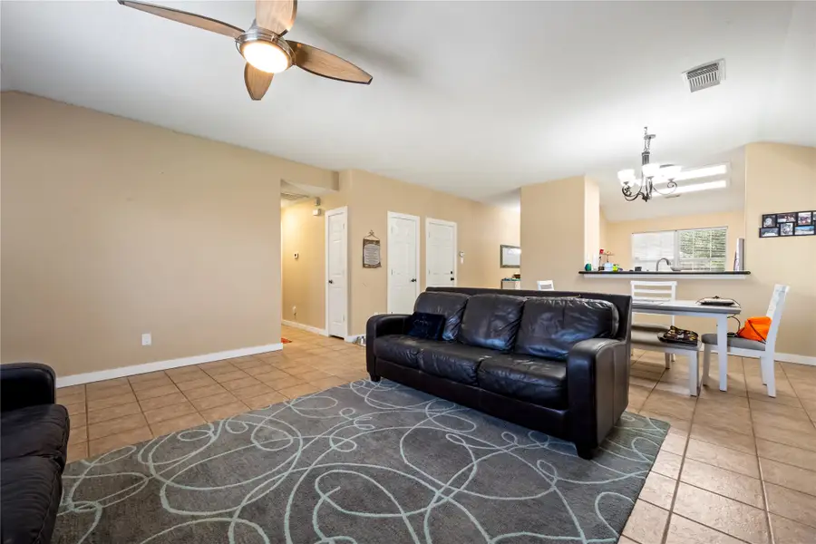 327 Mammoth Springs Lane, Dickinson, TX 77539 - #2