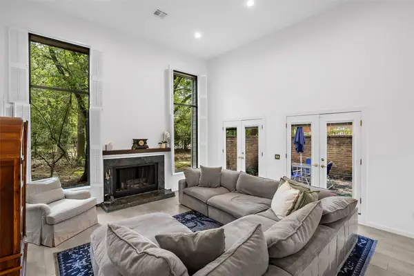 208 Sugarberry Circle, Houston, TX 77024