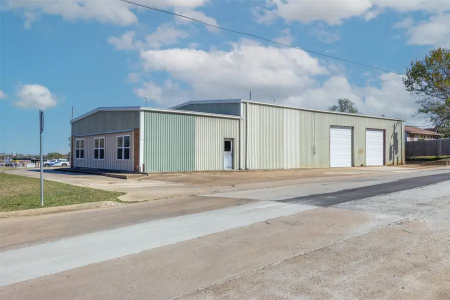406 N N Gray Street, Caldwell, TX 77836 - Image #2