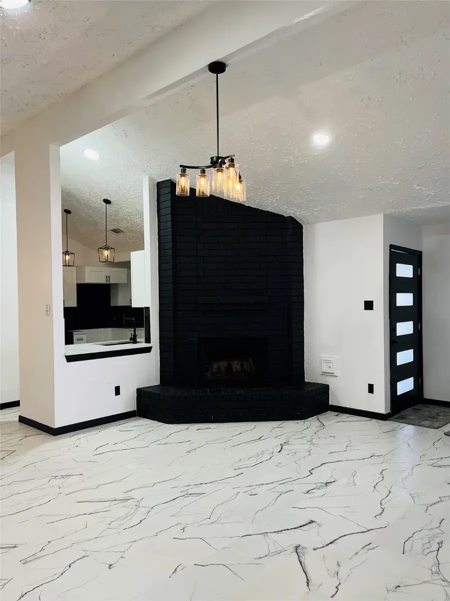 30 Crestbriar Court, Baytown, TX 77521 - Image #3